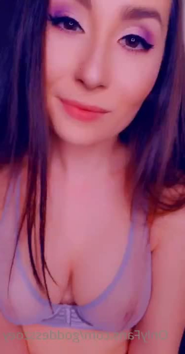 🟢 GoddessZoey [ goddesszoey ] - How are you gonna tease me today? Drop me a message and let's play