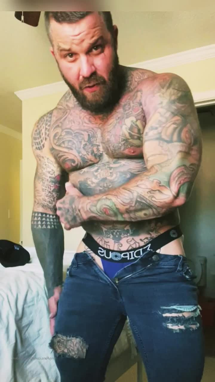 Durden [ tattoosaredumb ] - Want to watch my feet get slippery
