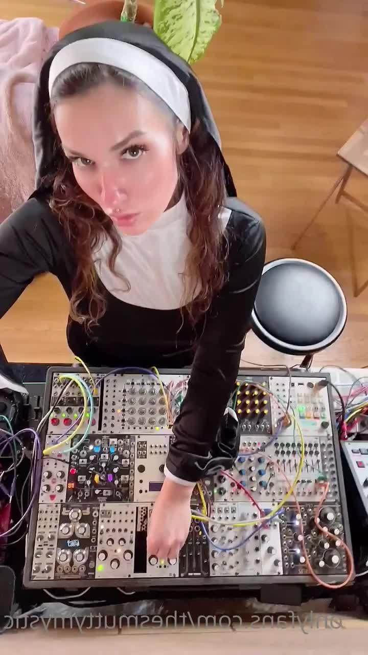 Gia Isabella  (The Smutty Mystic) [ thesmuttymystic ] - 100% Lethal. - ePornLeak