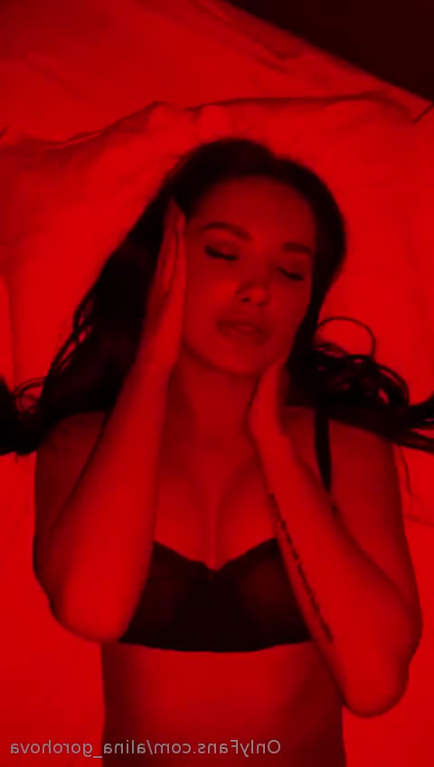 Alina Gorokhova [ alina_gorohova ] - Mommy would much rather play with herself than have anything to do