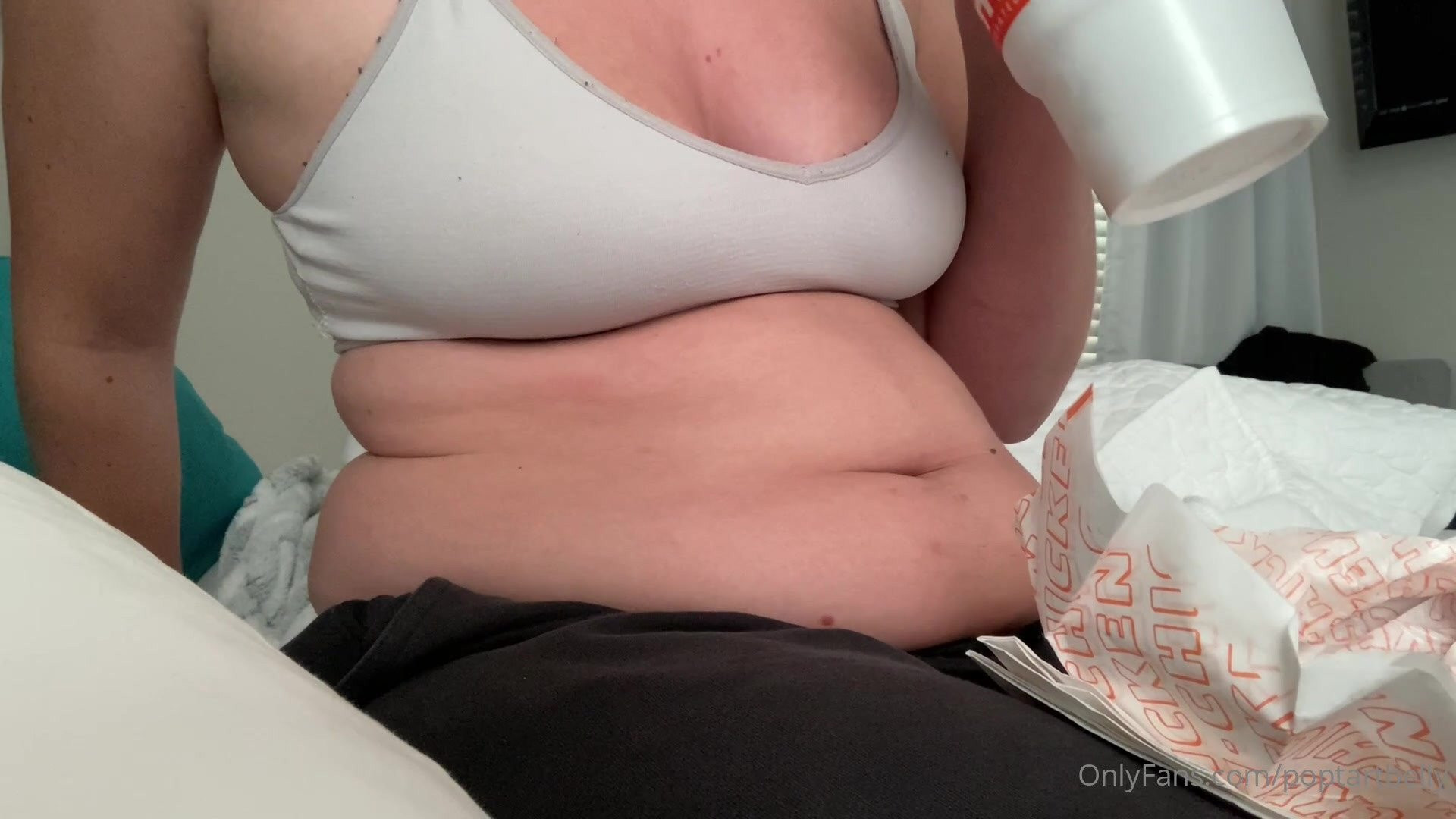 Poptart [ poptartbelly ] - Kiss