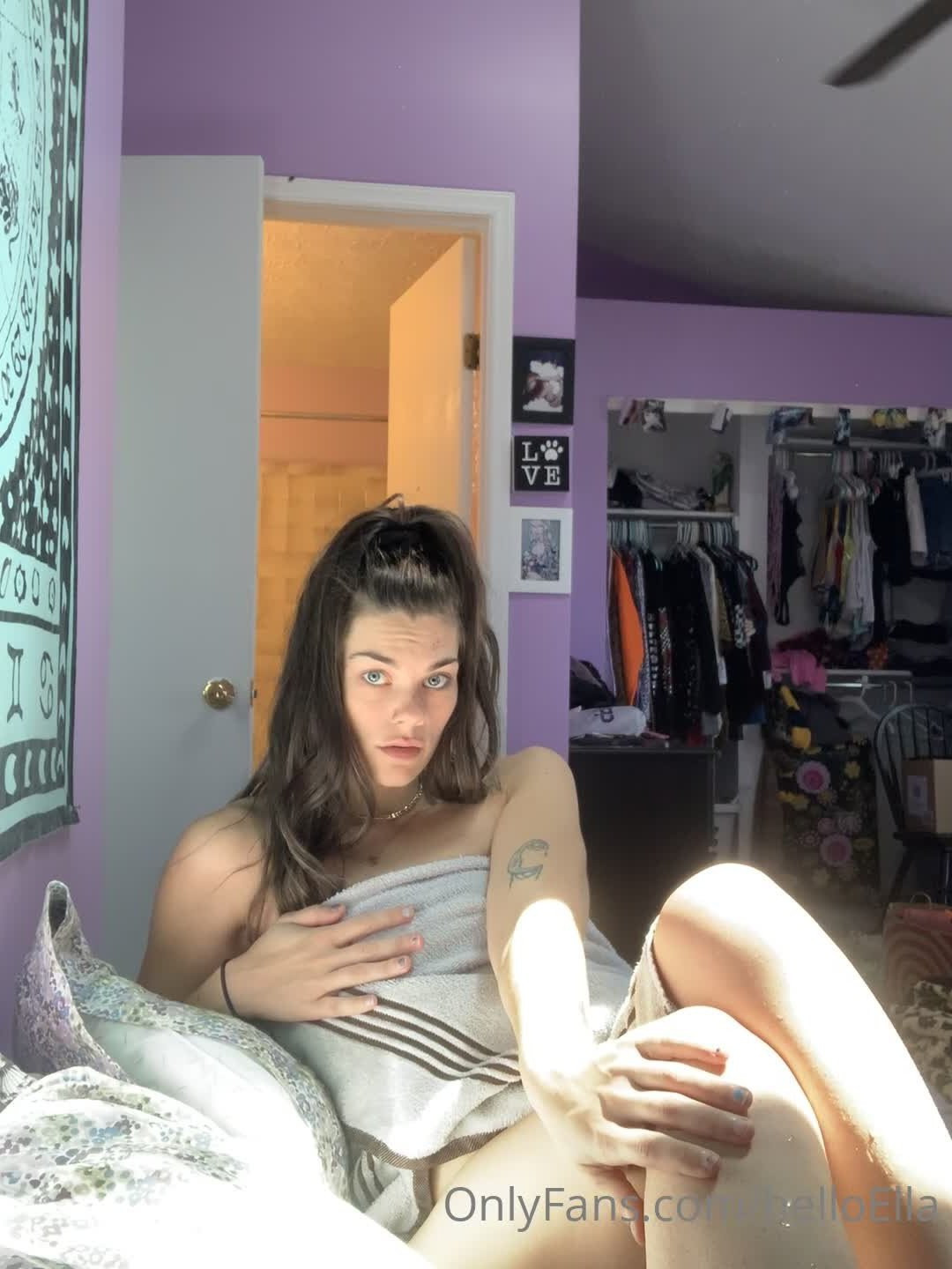 Goddess Ella [ helloella ] - Can I be your Christmas present