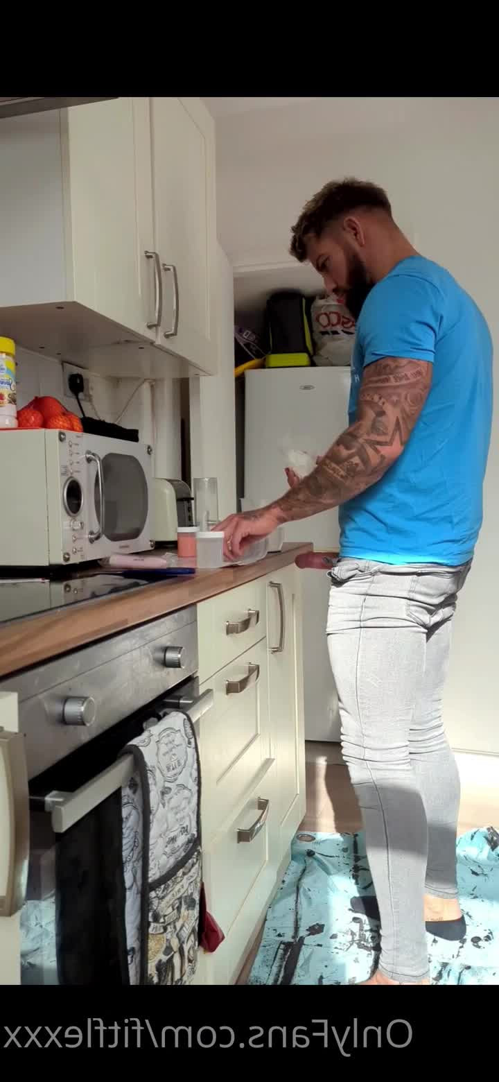 Fit Scott Flex [ fitscottflex ] - Tip me $15 right now if you want to see a juicy video that includes