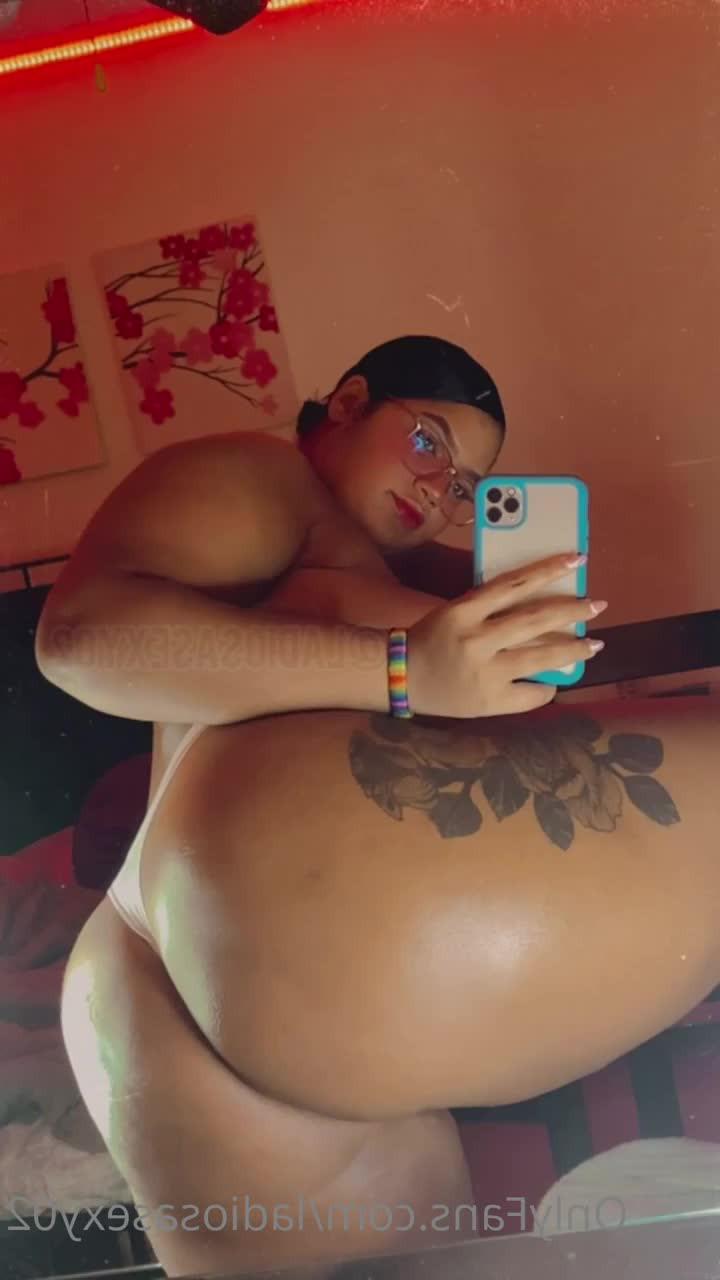 🥥 BIG TITTYS 🥥 [ ladiosasexy02 ] - Can I be your nerdy girlfriend?