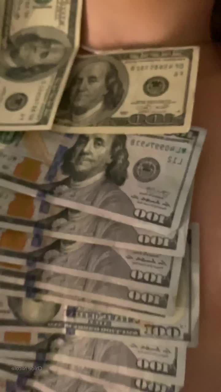  Chloe ♡  [ simplychlo ] - How did you guys find me? :) Help me know where to focus my time. - ePornLeak