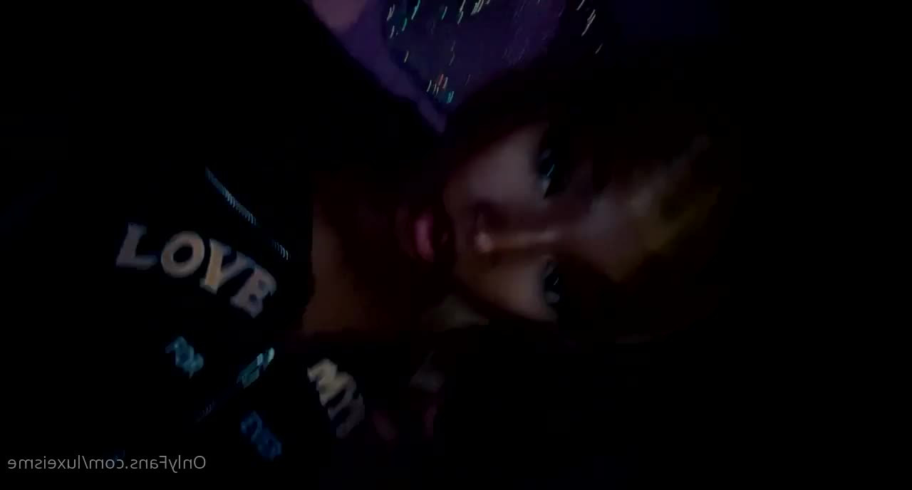 Famousluxe [ luxeisme ] - About last Halloween🤪 riding a dildo;) in my custume🥳