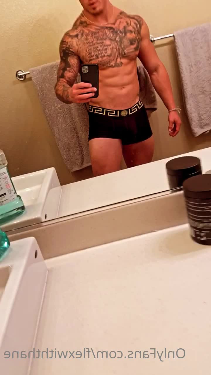 Flexwiththane - Dont u just wanna massage my huge Tits from this pose ?