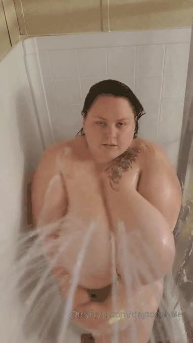 Daytona Hale [ daytonahale ] - Pull these jeans down and oil my ass