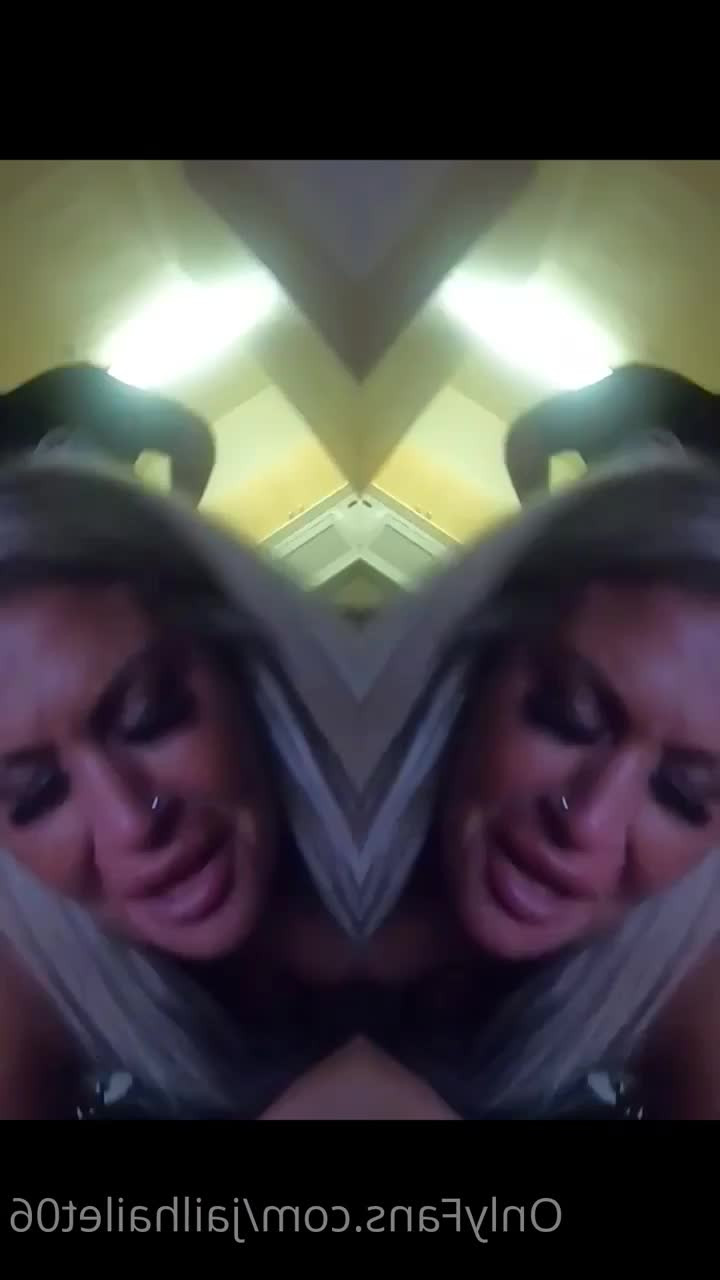 ❄️⛄️ Your waifu ⛄️❄️ [ jailhailet06 ] - A kiss from a mermaid like me would stay in your memory forever💋