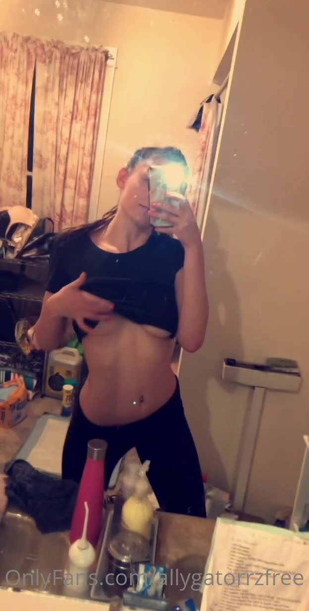 Ally Hardesty Free [ allygatorrzfree ] - Oi querido  Que tipo de música você gosta  Que tal ouvir Black