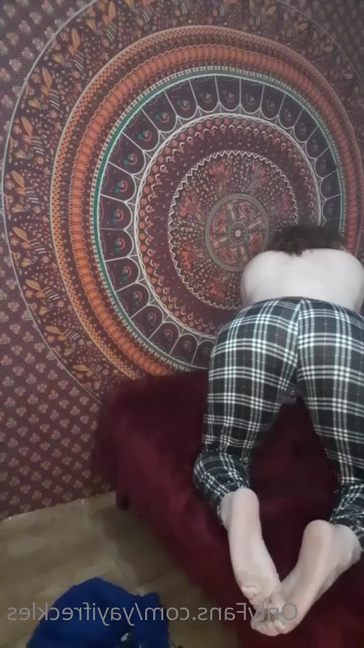 Andrea [ yayifreckles ] - I need a place to sit, know any good spots? 🤭😏