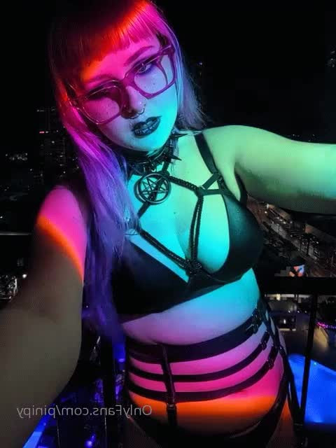 ☆ Rosie | Pinipy ☆ [ pinipy ] - What do you think about my outfit?