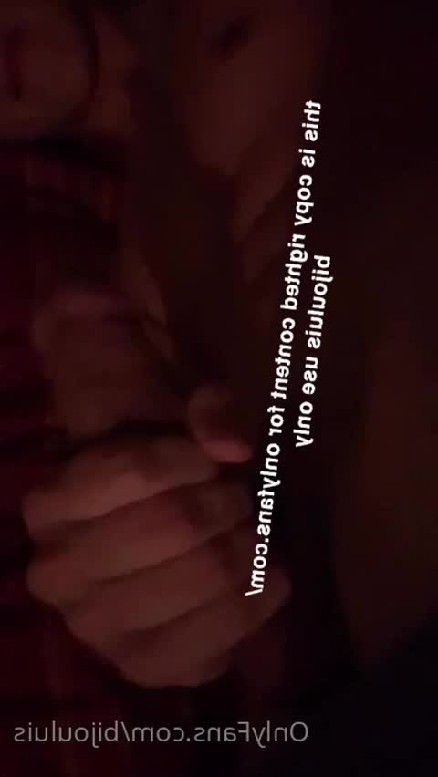 Emilio [ emilivno ] - its so freaking cold! ❄❄❄