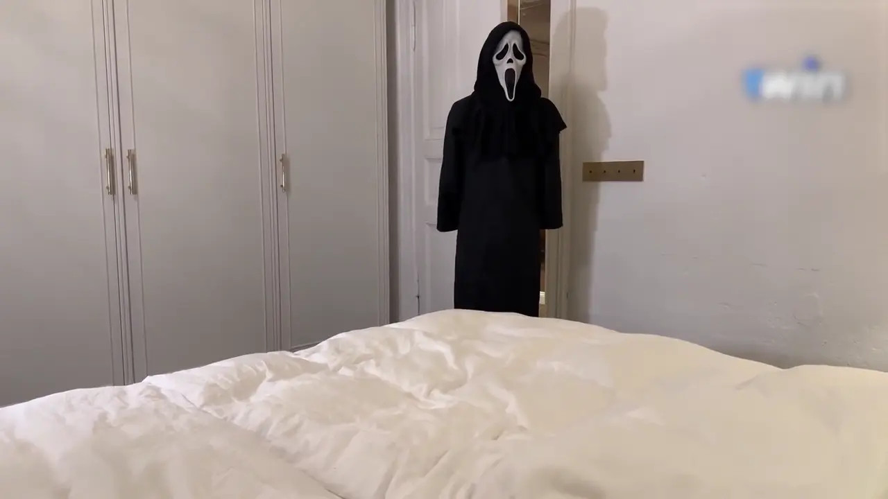 Ruth Lee Has Sex On Halloween Night With Ghostface