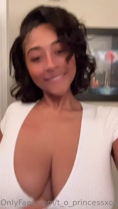 Kalani Rodgers Shaking Her Tits