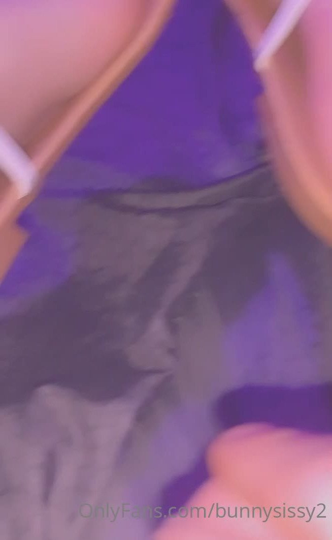 OliviaBNWO 🎀♠️ [ oliviabnwo ] - Yes I’m sat on the toilet, but I bet you weren’t even looking at - ePornLeak