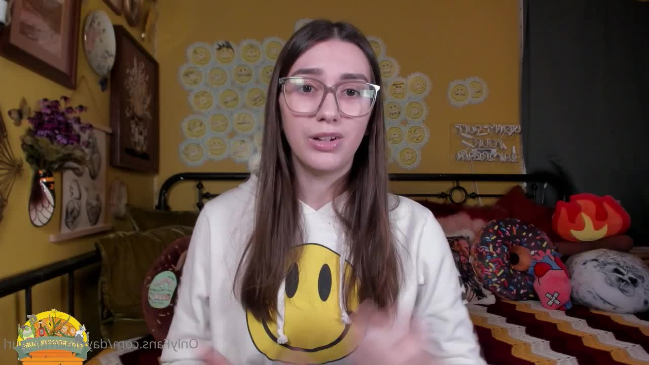 Daydreamur_gurl - Would you spank me?