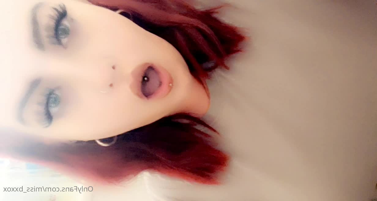 miss_bxxox - Hey should I haunt your dreams tonight or no? Also surprise gift in