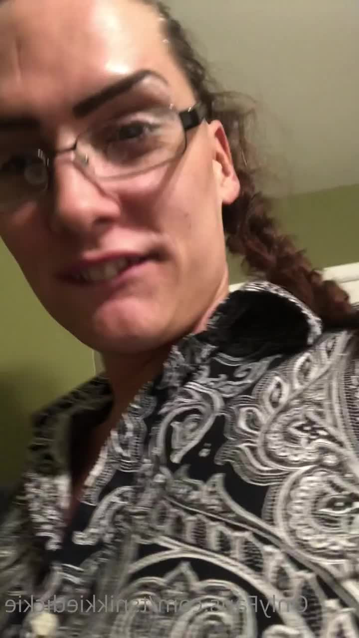 NikkieDickie [ tsnikkiedickie ] - Christmas is right around the corner! make sure you send me a message