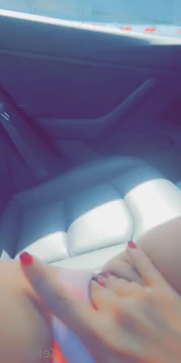 Keke Lou (XXX) [ kekelou ] - Quiero que me mires desde abajo y me pidas por favor 👸🏼