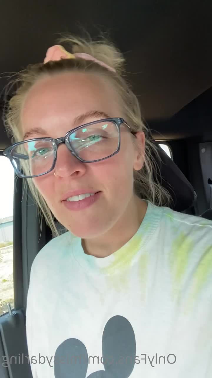 Missy Darling [ missydarling ] - Just a silly little clown playing around  Cum watch me giggle and