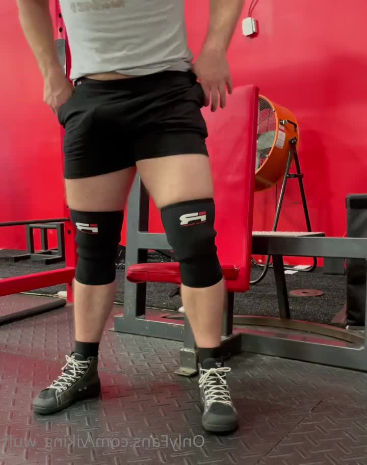 Matt Reddington [ viking_wulf ] - I would love  if you make me wear Ballet Boots  Just immagine i would
