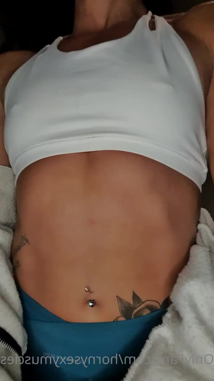 BIG CLIT [ hornysexymuscles ] - Prepping for my bath don’t you wish you could be here doing that