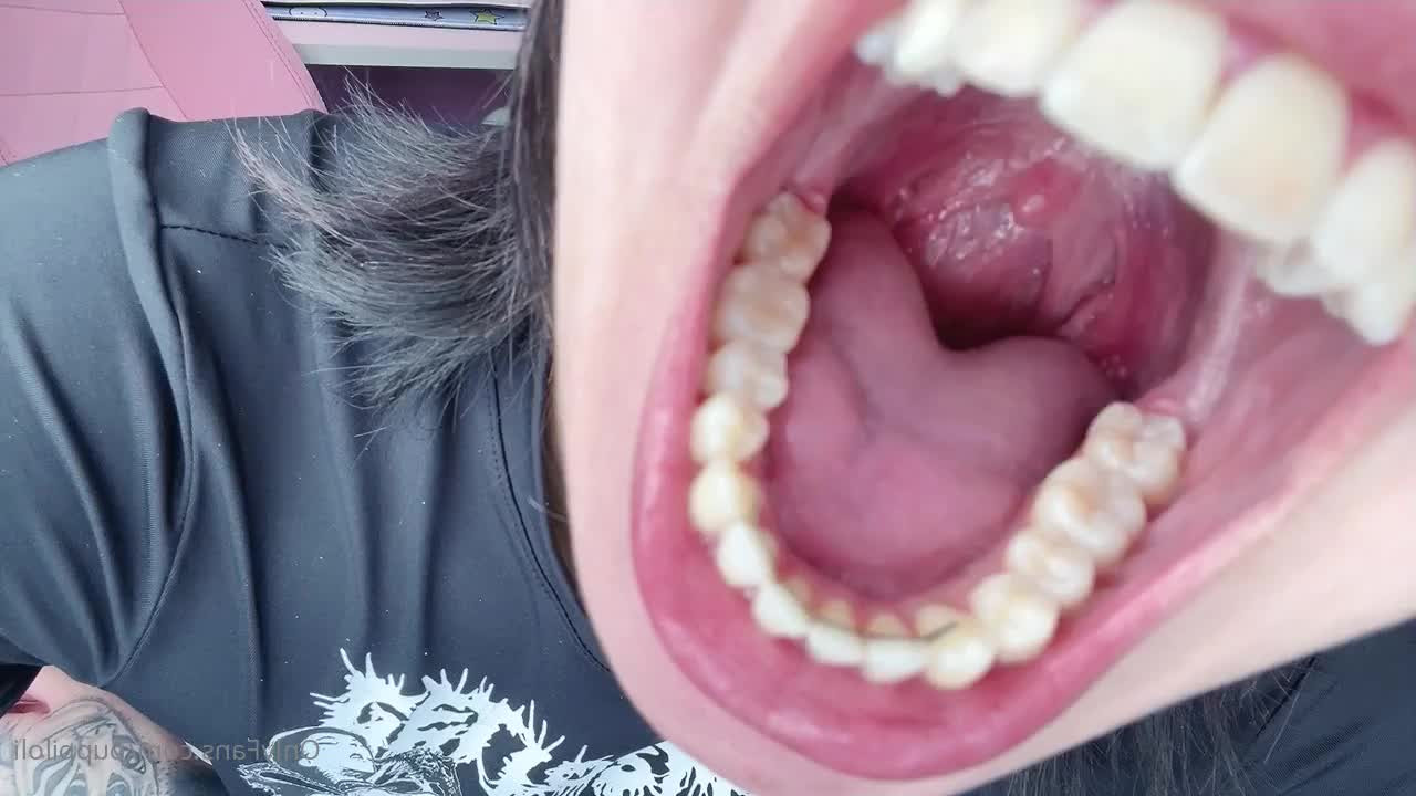 Filipina long tongue queen 💖 [ puppiloli ] - In order to get these photos I had to set the self timer on my phone