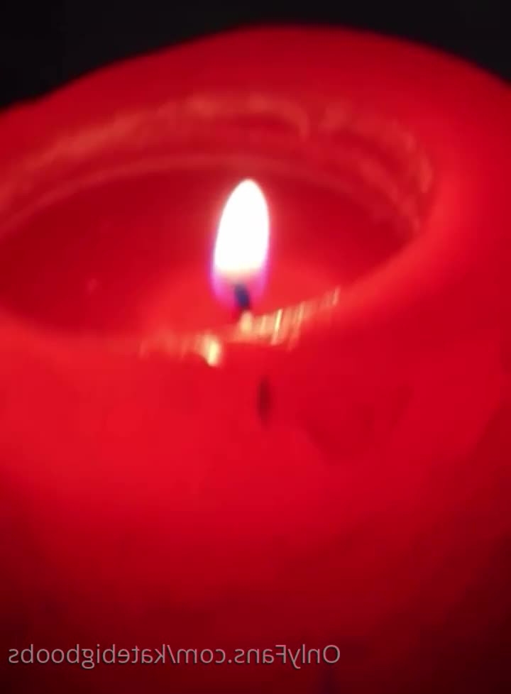 KATE 🇺🇦 BIG B🔞🔞BS [ katebigboobs ] - Feeding time... guess I’m gonna become huge with hubby feeding me - ePornLeak