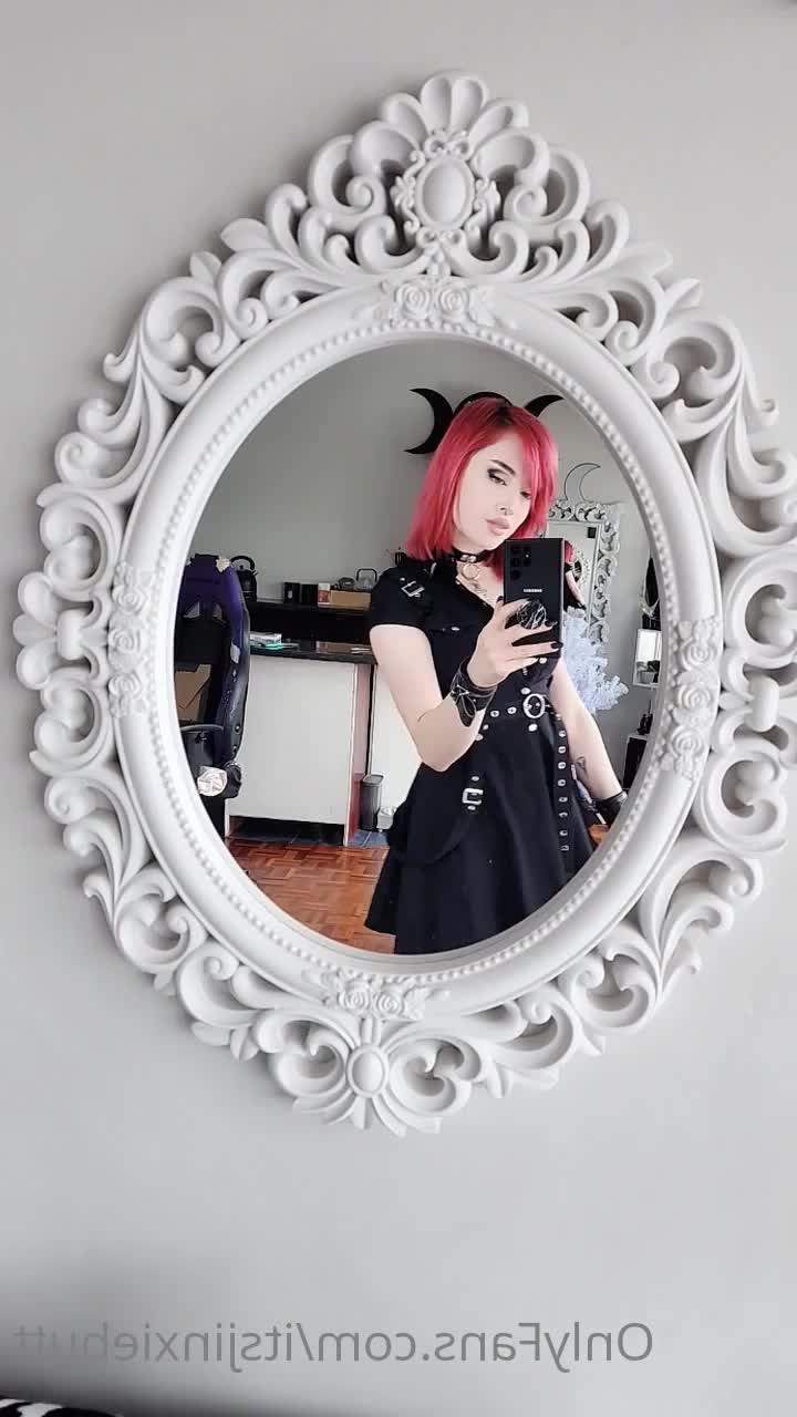 Jinxie 🖤 [ itsjinxxxie ] - Some ball drop action