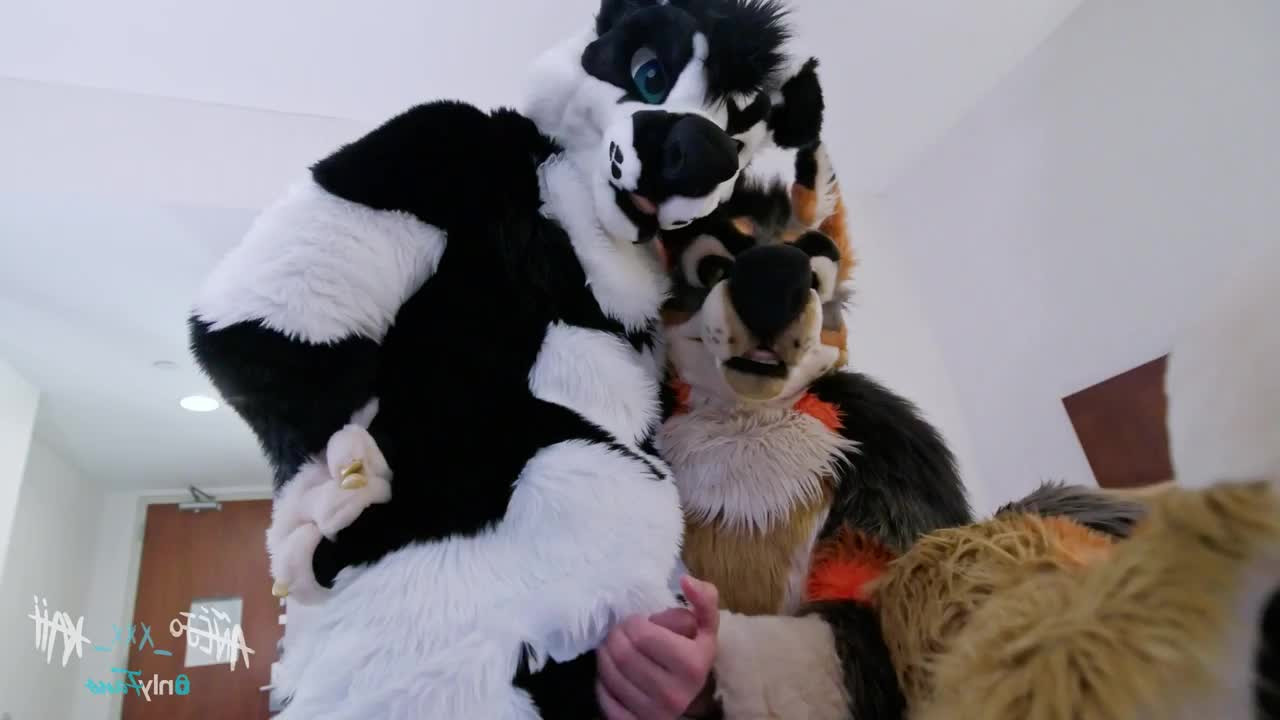 Small things, big packages [ anejo_xxx_kaii ] - What if you spanked my booty in the abandoned warehouse?