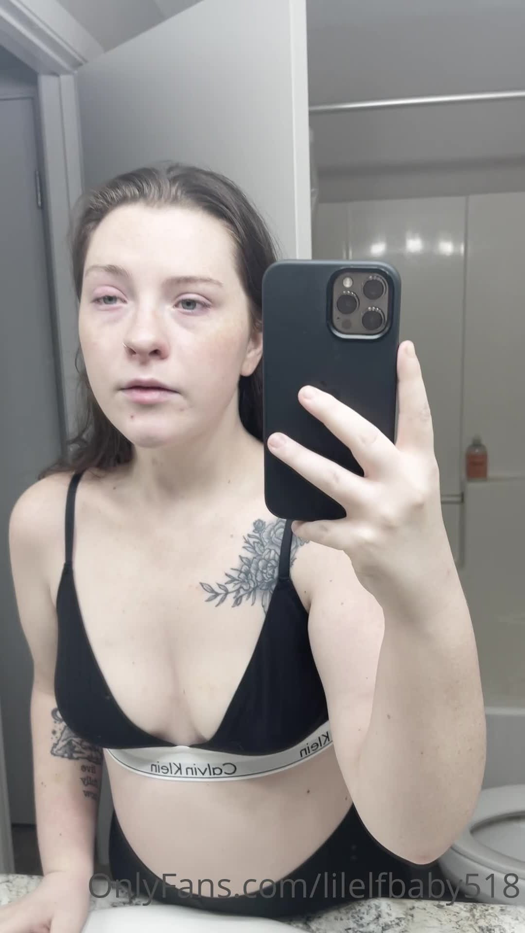 𝚎𝚕𝚏 [ elfbxby ] - Quién viene a darme unos mimos  I need that