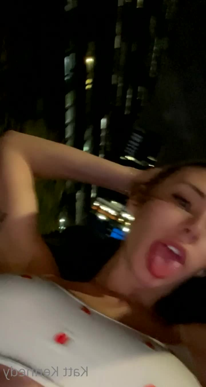 🧘🏼‍♀️𝗬𝗢𝗚𝗜 𝗞𝗔𝗧𝗧 💕 [ kattkennedy ] - So horny rn🥺