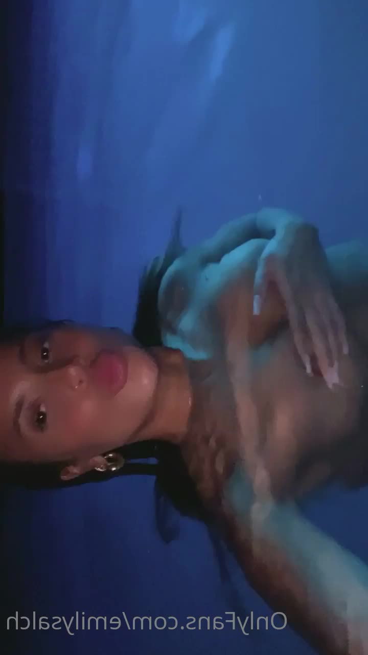 Emily 💋 [ emilysalch ] - Chase me down the hall  push me up against the wall and take me