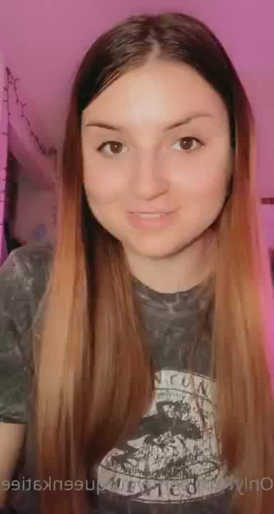 Katerina [ yourqueenkatiee ] - How horny do I make you boys? 😼