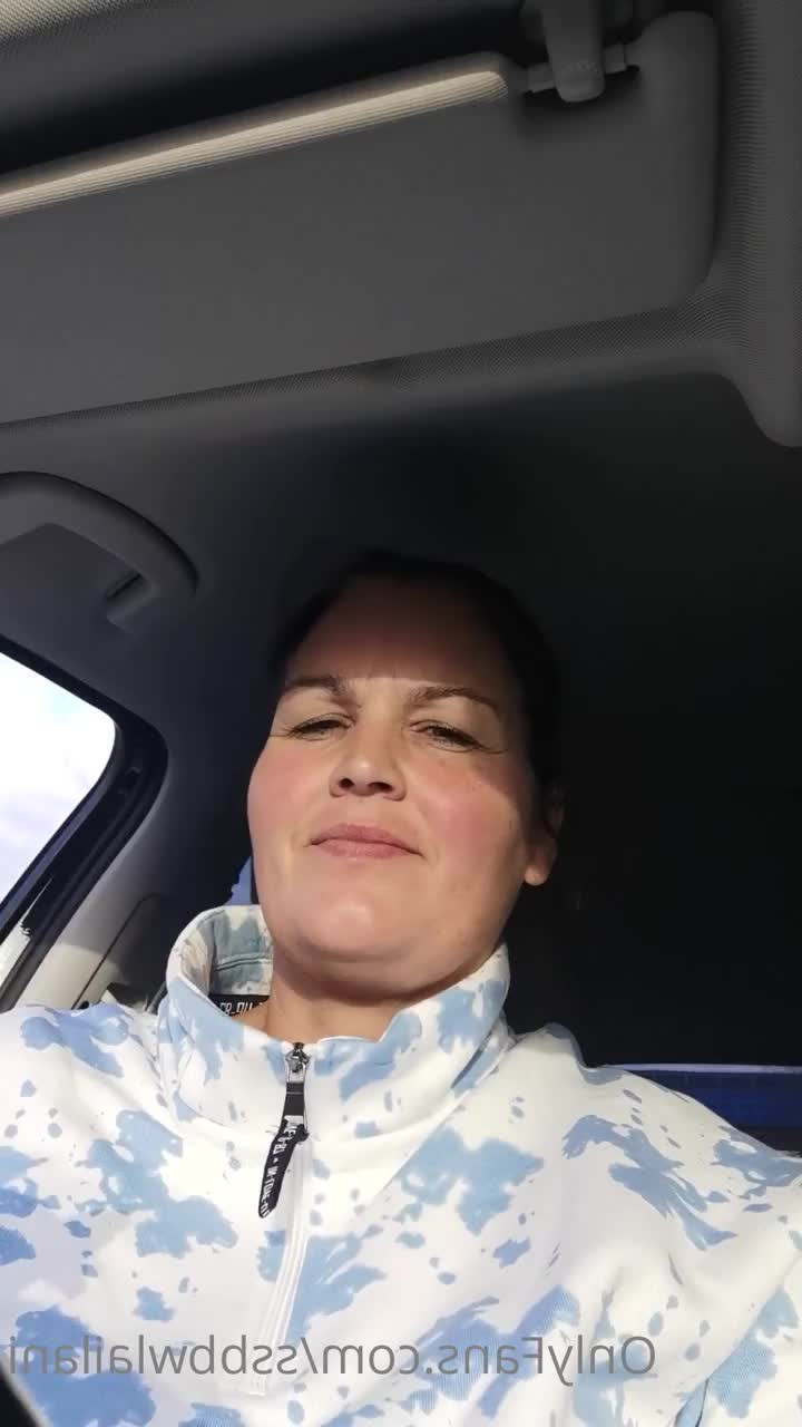 SSBBW Lailani [ ssbbwlailani ] - 'Hold my newspaper'