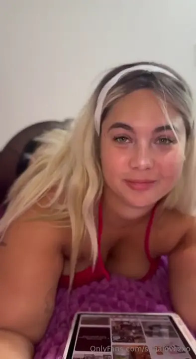 Sofialovezxo Teases You In Her Bra And Tights