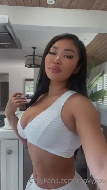 MayyGov Shows Off Cleavage In Tight Top