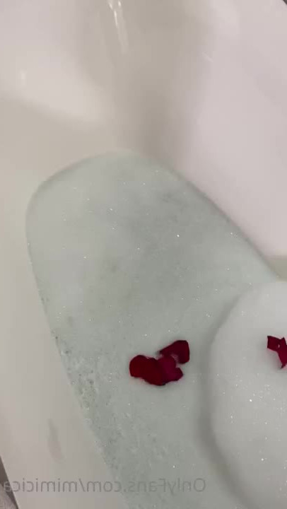 Mimi Cica [ mimicica ] - Chupar   es una de las cosas que más me gusta    Feliz inicio de - ePornLeak