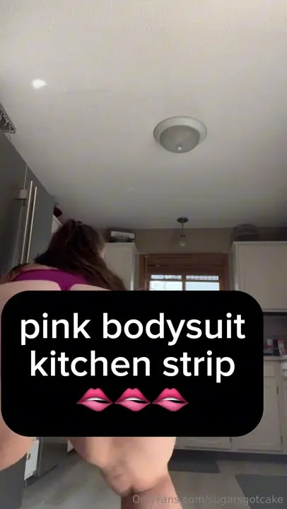 Sugarsgotcake Stripping And Getting Hot In the Kitchen