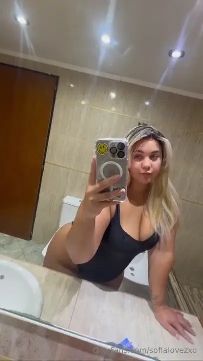 Sofialovezxo Records A Mirror Video In Her Tight Swimsuit