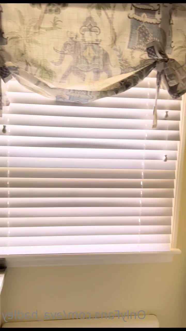 Princess Ava  #1 Homewrecker on OnlyFans [ ava_hadley ] - S habiller pour mieux apprécier ce qui a en dessous