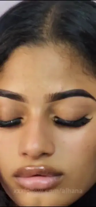 Alhana Pulido Plays And Sucks Her Tits