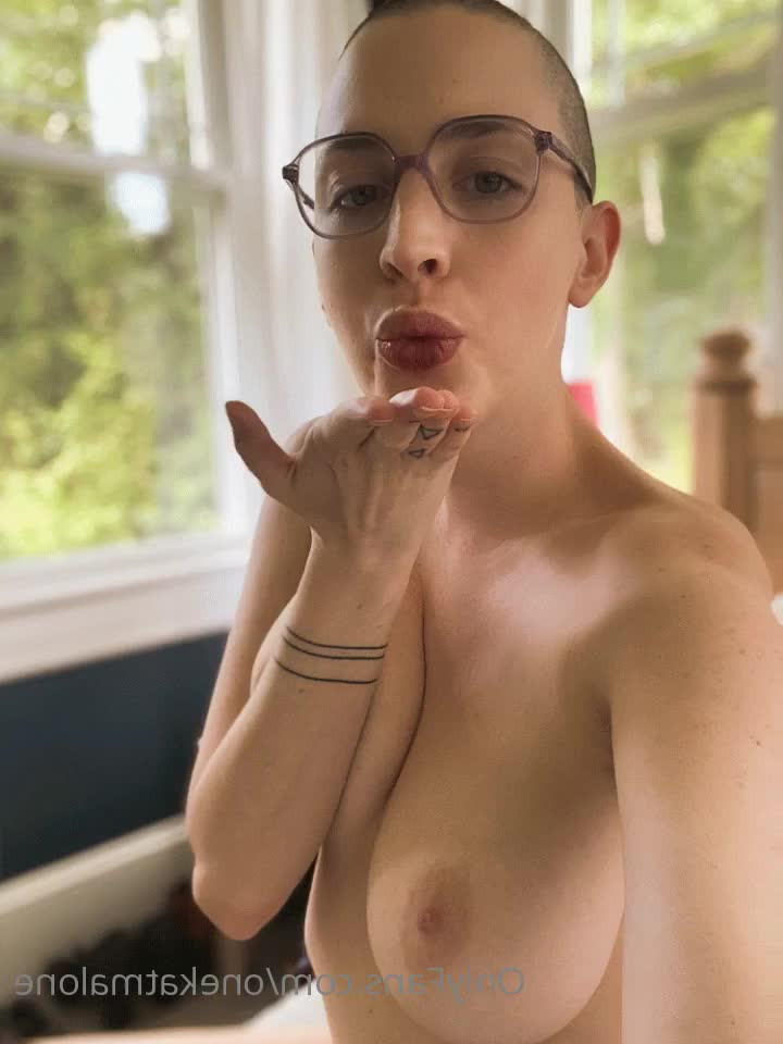 Kat Malone [ onekatmalone ] - Honestly, I just thought I looked cute today and wanted to share that