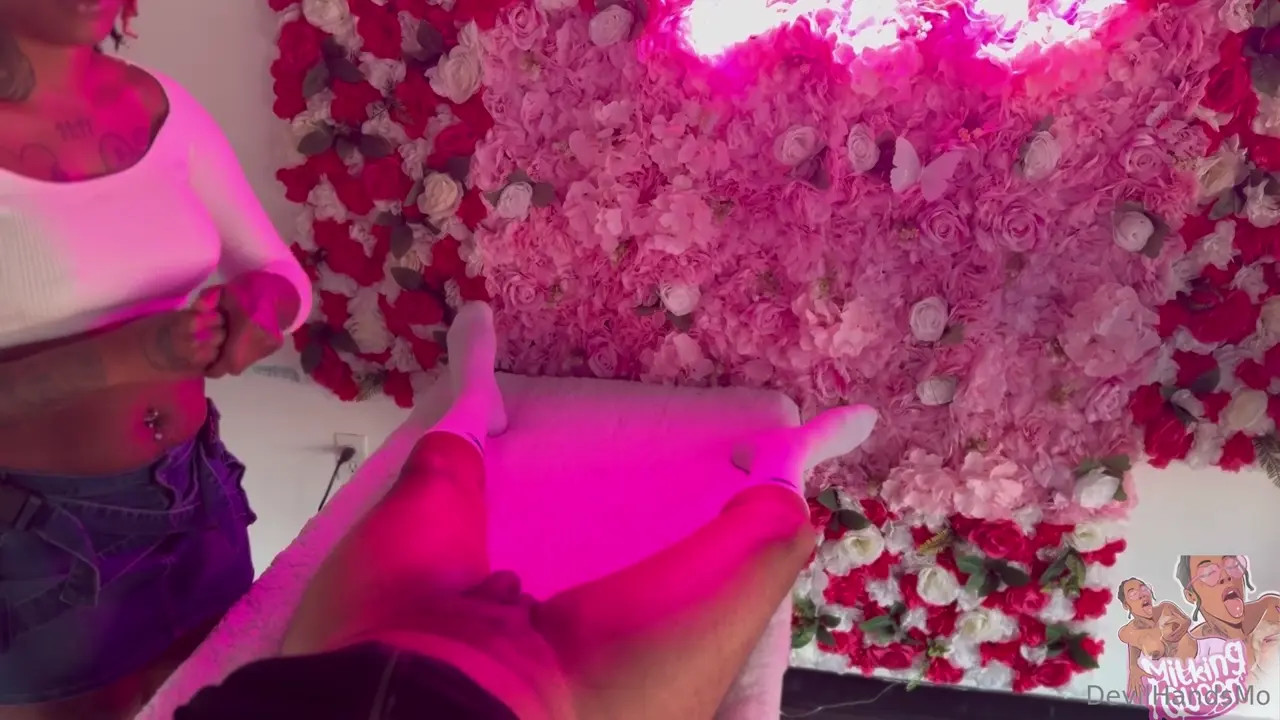 Devilhandsmo Milking A First Timer