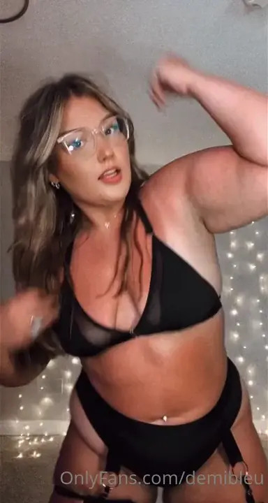 xxxxxxxxDemibleu Showing Her Hot Body In A Black Bikini