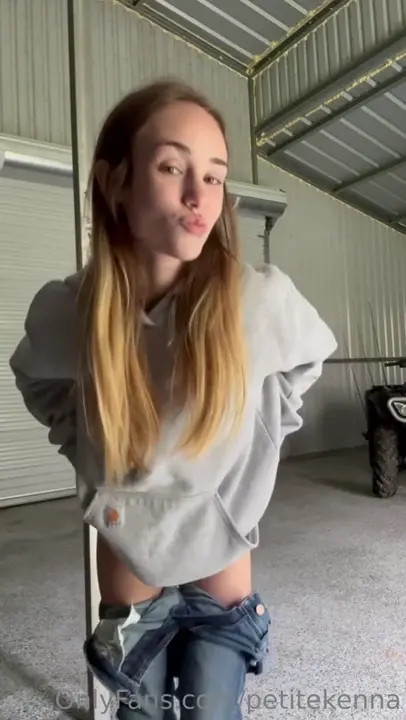 Country Girl Kennasweets With A Little Strip Tease - ePornLeak