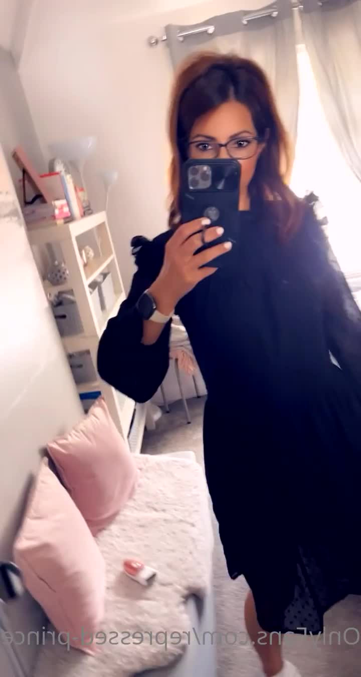 Leyla [ repressed-princess ] - Practicing my smolder, uncensored <3 Do something fun this weekend