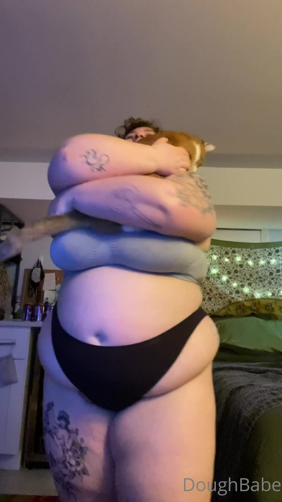 doughbabe [ doughbabebbw ] - Should my girl spread her legs wide for