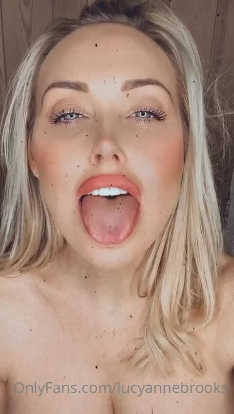 Lucy-Anne Brooks [ lucyannebrooks ] - Mirror mirror 💖